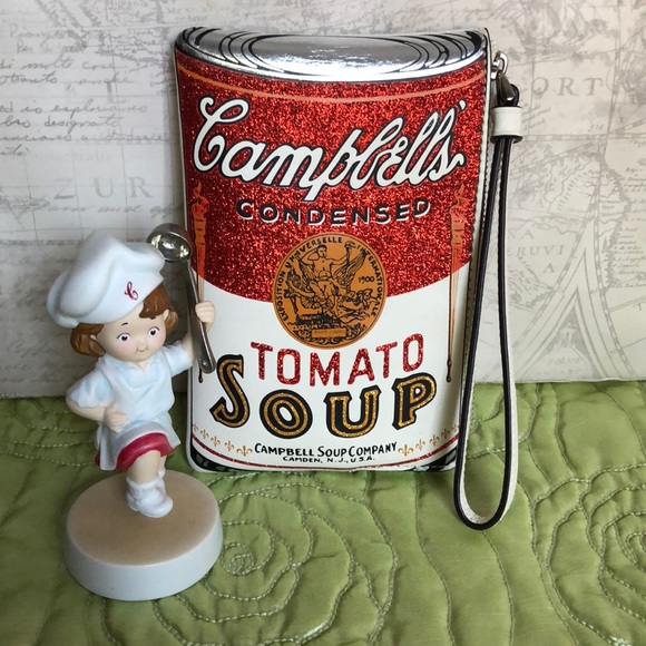 Coach Handbags - Coach Wristlet 🍅🍅🍅